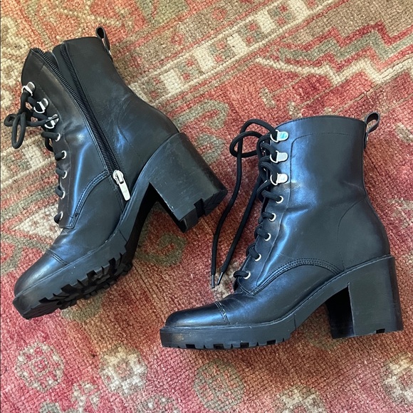 Marc Fisher Shoes - Marc Fisher, Black Lace-Up Boots, size 7